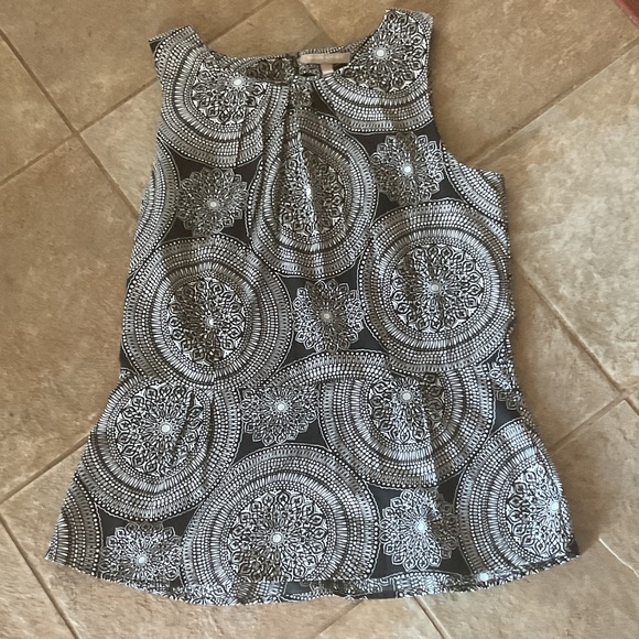 Banana Republic Tops - Banana Republic Black and White Mandala Blouse w zipper in back size 14